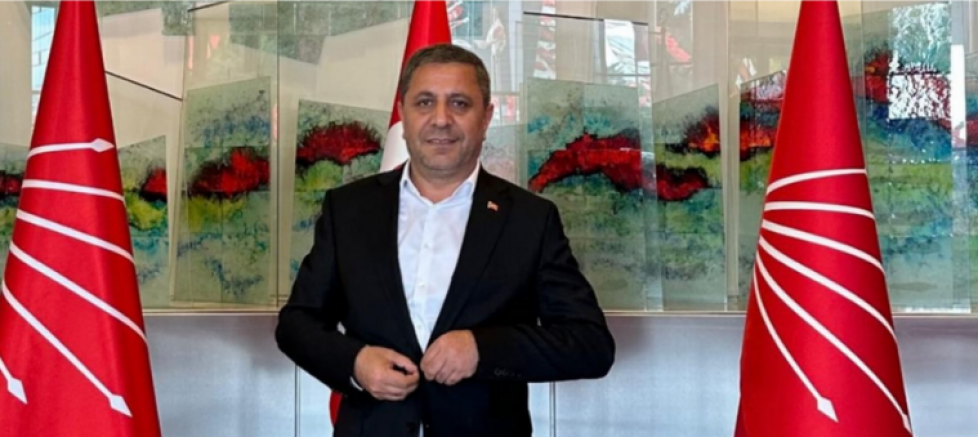 Cumhuriyet Halk Partisi Dilovası İlçe Başkanı Servet Turan, partililere ve kamuoyuna kongre duyurusunda bulundu. - GÜNDEM - İnternetin Ajansı