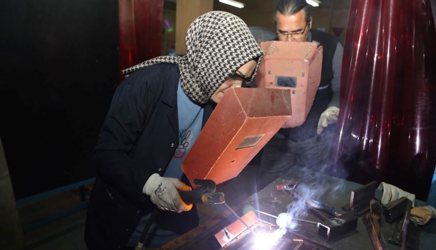 Dantel dantel kaynak işliyor